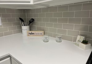 Interior - Striking 2 Bedroom With Pool in Tempe - 10 min from PHX sky harbor (Tempe)