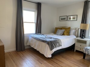 2 bedrooms, desk, iron/ironing board, free WiFi