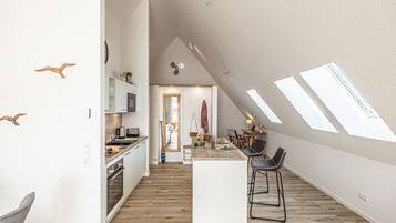 KĂŒhlschrank, Mikrowelle, Ofen, Herdplatte