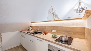 Frigorífic, microones, forn i placa de cuina