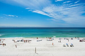 På stranden