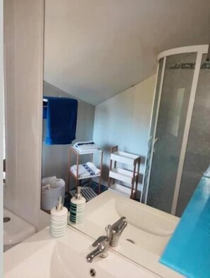 Shower, towels