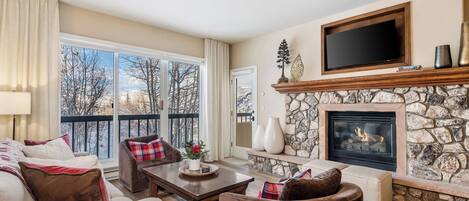 Télévision, cheminée