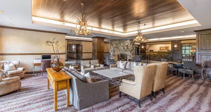 Luxe 2BR Beaver Creek Retreat - Balcony Views & Ski-In/Ski-Out Access