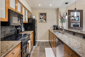 雪櫃、微波爐、焗爐、爐具