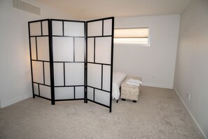 4 bedrooms, desk, iron/ironing board, WiFi