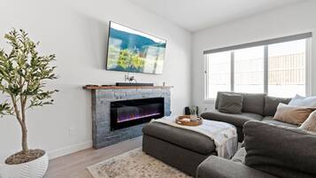 TV, peis, fotballspill og bordtennis