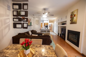 TV, fireplace, DVD player, books - **20% New Listing Discount! Tramway Home By Sandia Mountains (Albuquerque)