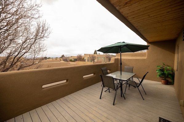 Outdoor dining - **20% New Listing Discount! Tramway Home By Sandia Mountains (Albuquerque)