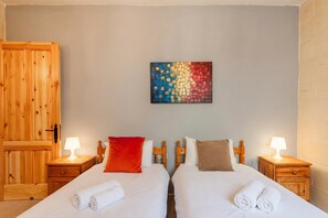 Standard House, Multiple Bedrooms, Refrigerator & Microwave (Nadurija, So Nice Gozitan Villa +)