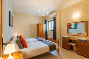 Casa estándar, varias habitaciones, refrigerador y microondas (Nadurija, So Nice Gozitan Villa +) | 4 habitaciones y ropa de cama 