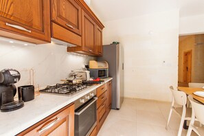 Tủ lạnh, lò vi sóng, lò nướng, bếp nấu 