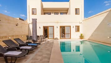 Standard House, Multiple Bedrooms, Refrigerator & Microwave (Nadurija, So Nice Gozitan Villa +) | Kolam renang | Kolam renang terbuka
