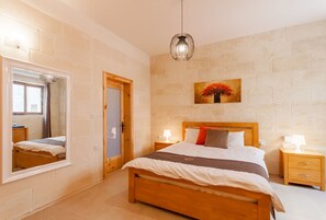 4 bedrooms, bed sheets - Nadurija, So Nice Gozitan Villa + Pool (Nadur)