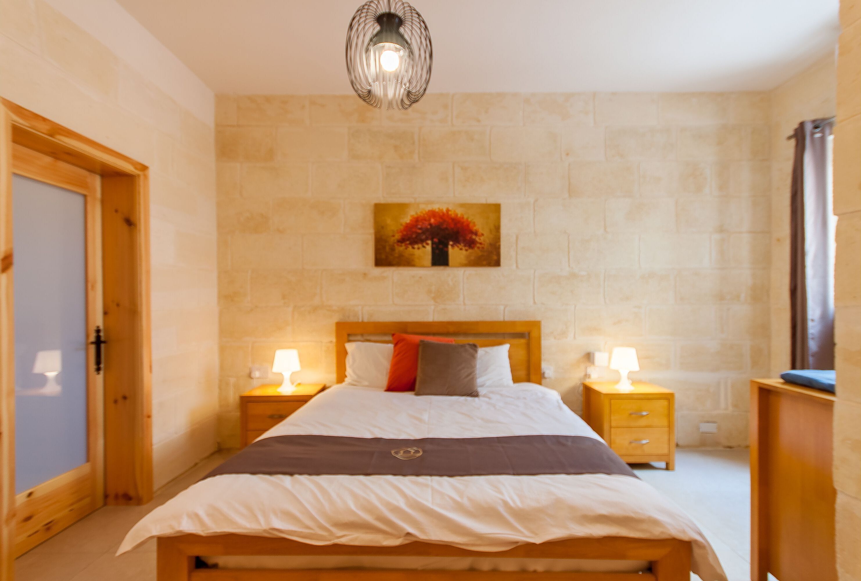 4 bedrooms, bed sheets