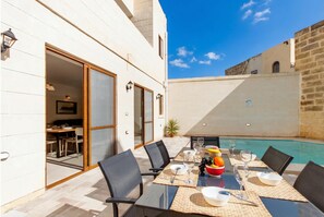 Outdoor dining - Nadurija, So Nice Gozitan Villa + Pool (Nadur)