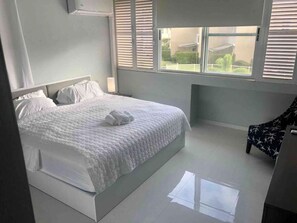 2 bedrooms, iron/ironing board, travel cot, free WiFi