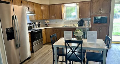 Close to the med centers, ball fields, shopping & the lake! Perfect for all!!