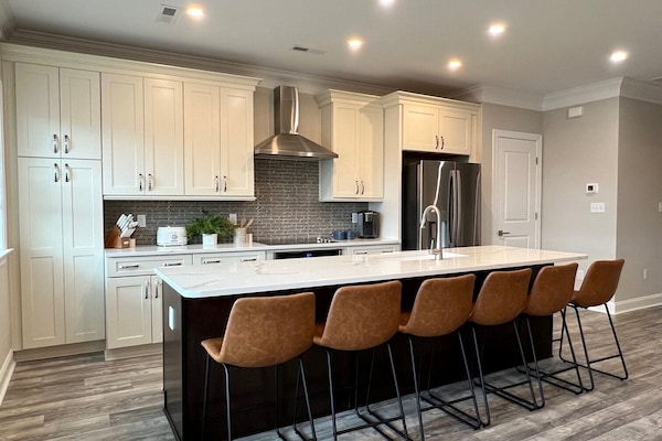 Fully stocked chef kitchen- 3rd level