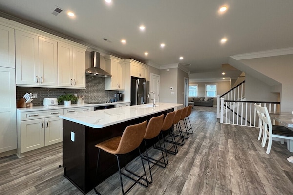 Chef kitchen & dining room- 3rd level