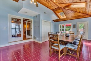 Dining - The Grandview Lodge, Oasis at Smith Mountain Lake! (Huddleston)