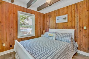 4 bedrooms, free WiFi, bed sheets - The Grandview Lodge, Oasis at Smith Mountain Lake! (Huddleston)