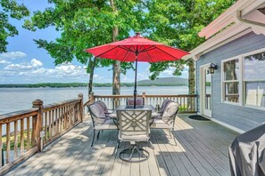 Outdoor dining - The Grandview Lodge, Oasis at Smith Mountain Lake! (Huddleston)