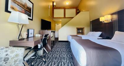 Family Suite - 2 Double Bed and 1 King Bed