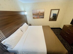 2 bedrooms - Family Suite - 2 Double Bed and 1 King Bed (Fernie)