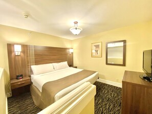 2 bedrooms - Family Suite - 2 Double Bed and 1 King Bed (Fernie)