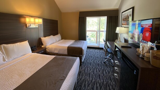 Room - Family Suite - 2 Double Bed and 1 King Bed (Fernie)