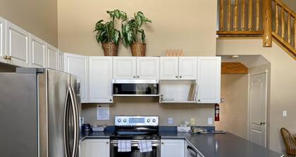 Deluxe 3 Bedroom Condo 2 Bath- NO PETS