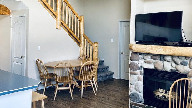 Interior - Deluxe 3 Bedroom Condo 2 Bath- NO PETS (Fernie)
