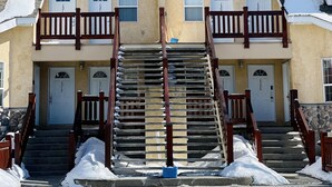 Exterior - Deluxe 3 Bedroom Condo 2 Bath- NO PETS (Fernie)