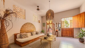 A living room with a sofa, coffee table, and decorative items. - Casa Moraira (Cartagena)