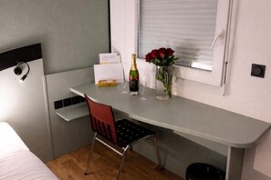 Quarto casal standard, vista para o jardim | Parte interna
