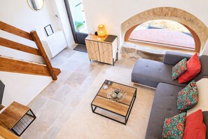 Télévision, chaîne hi-fi