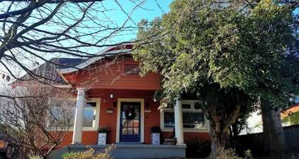 Charming, Private, Detached Studio!