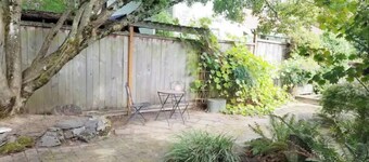 Charming, Private, Detached Studio!