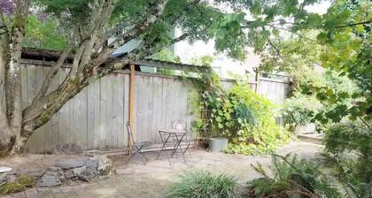 Charming, Private, Detached Studio!