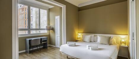 4 bedrooms, iron/ironing board, free WiFi, bed sheets