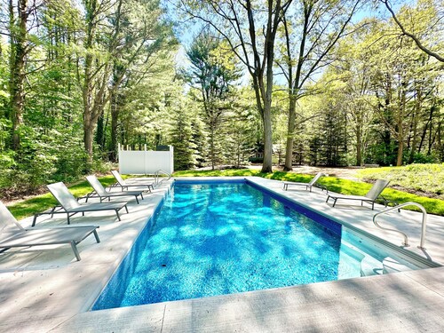 Renovated Golf Course Home w/ Heated Private Pool, Hot Tub and Firepit 