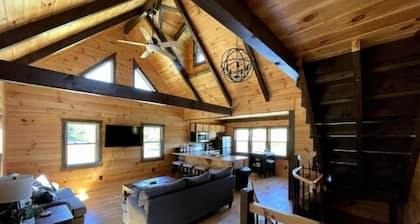Log Cabin on a private 18 acre lake, with a hot tub, kayaks and fishing.