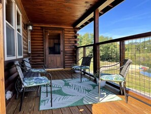 Terrace/patio - Private Lakefront Cabin with Hot Tub, Beach and Room for 10 (Norwalk)