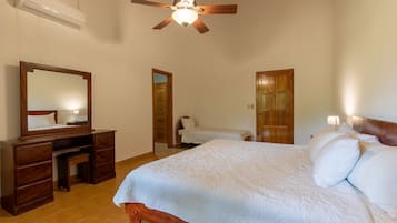 2 bedrooms, iron/ironing board, internet, bed sheets