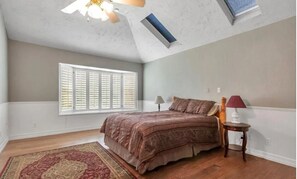 4 bedrooms, desk, travel cot, WiFi