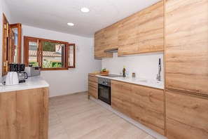 Kühlschrank, Mikrowelle, Ofen, Geschirrspüler