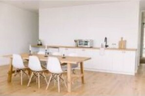 Dining - A modern light-filled haven in a tranquil setting (Bonita)