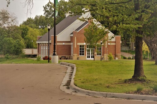 The Gateway: experience a stylish and welcoming lodging, perfect for groups.