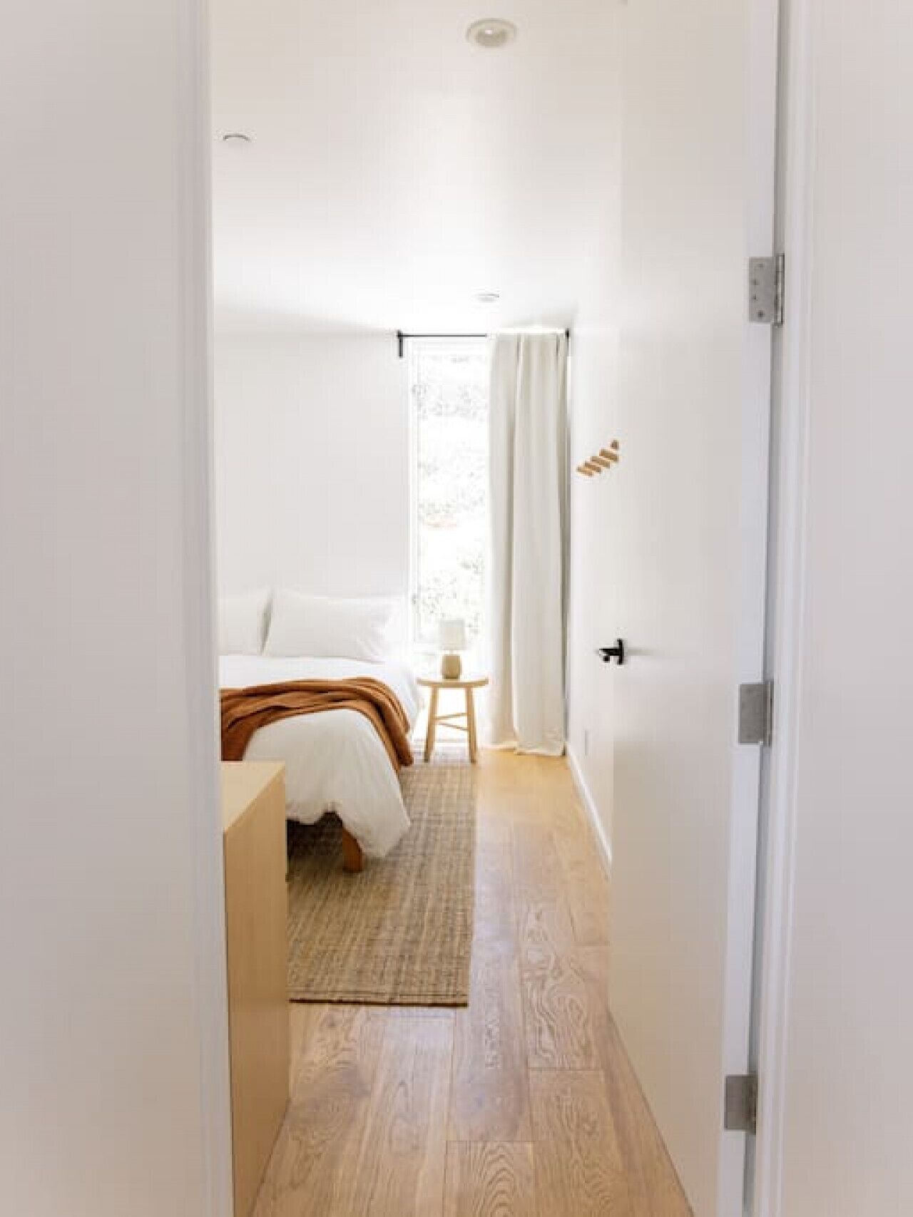 2 bedrooms, desk, iron/ironing board, travel cot